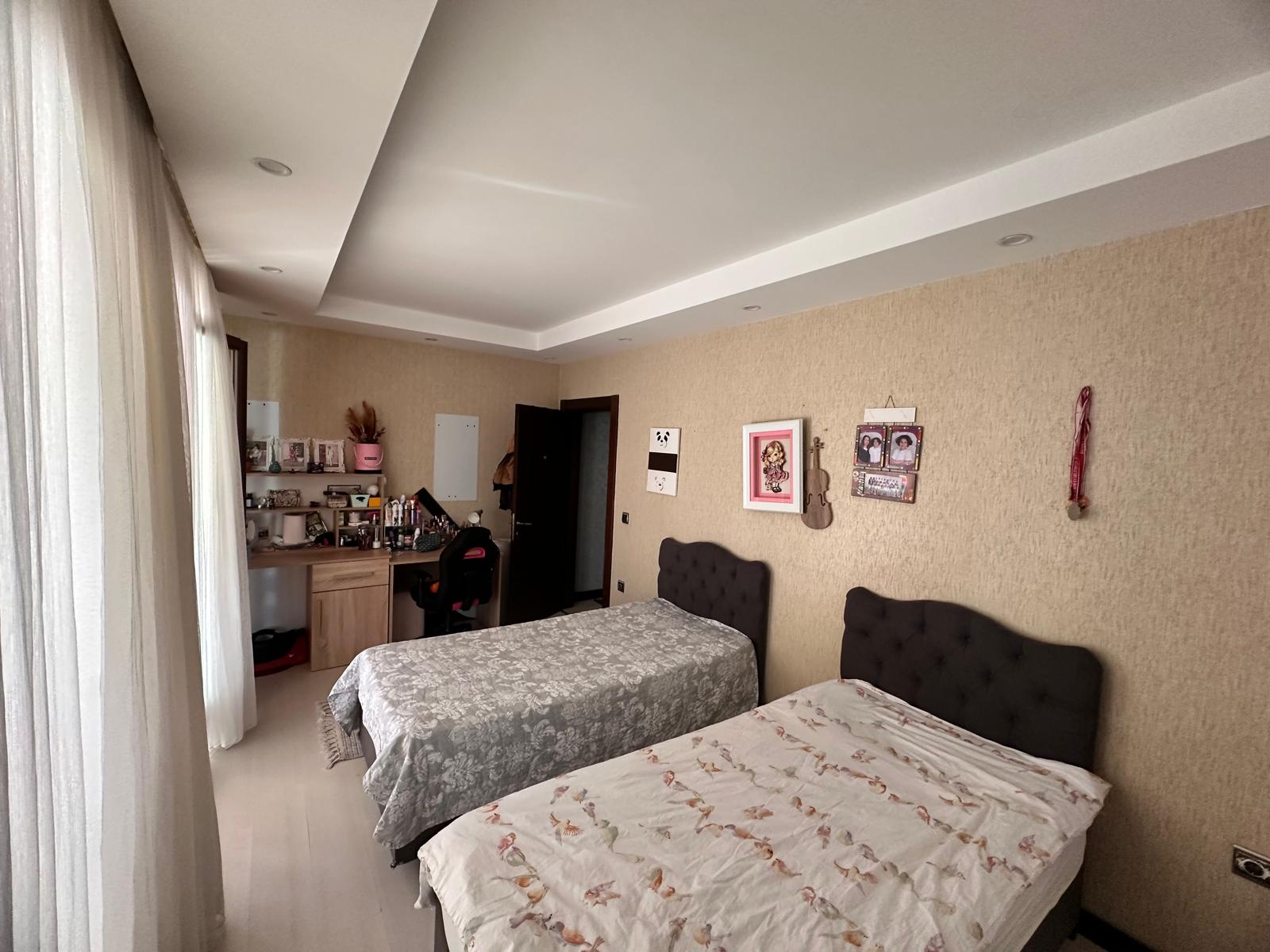 b6b2ed51-db93-47ce-be97-ced4f8467773